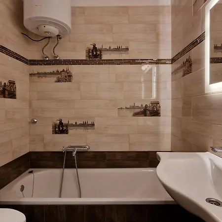 Lovely Boutique With Parliament View Apartment